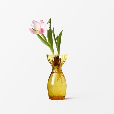 Vase Iris - Svenskt Tenn Online - Diameter 11,5 cm, Height 24 cm, Amber