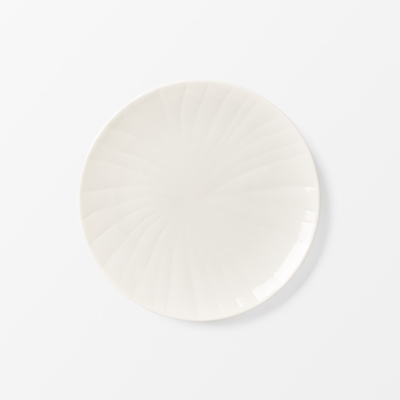 Small Plate Gryning - Svenskt Tenn Online - Ø19 cm Height 2,3 cm, Porcelain, White, Sara Söderberg
