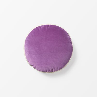 Cushion Round Bonbon - Svenskt Tenn Online - Ø40 cm Height 8 cm, Cotton & Polyester, Round, Lilac, India Mahdavi
