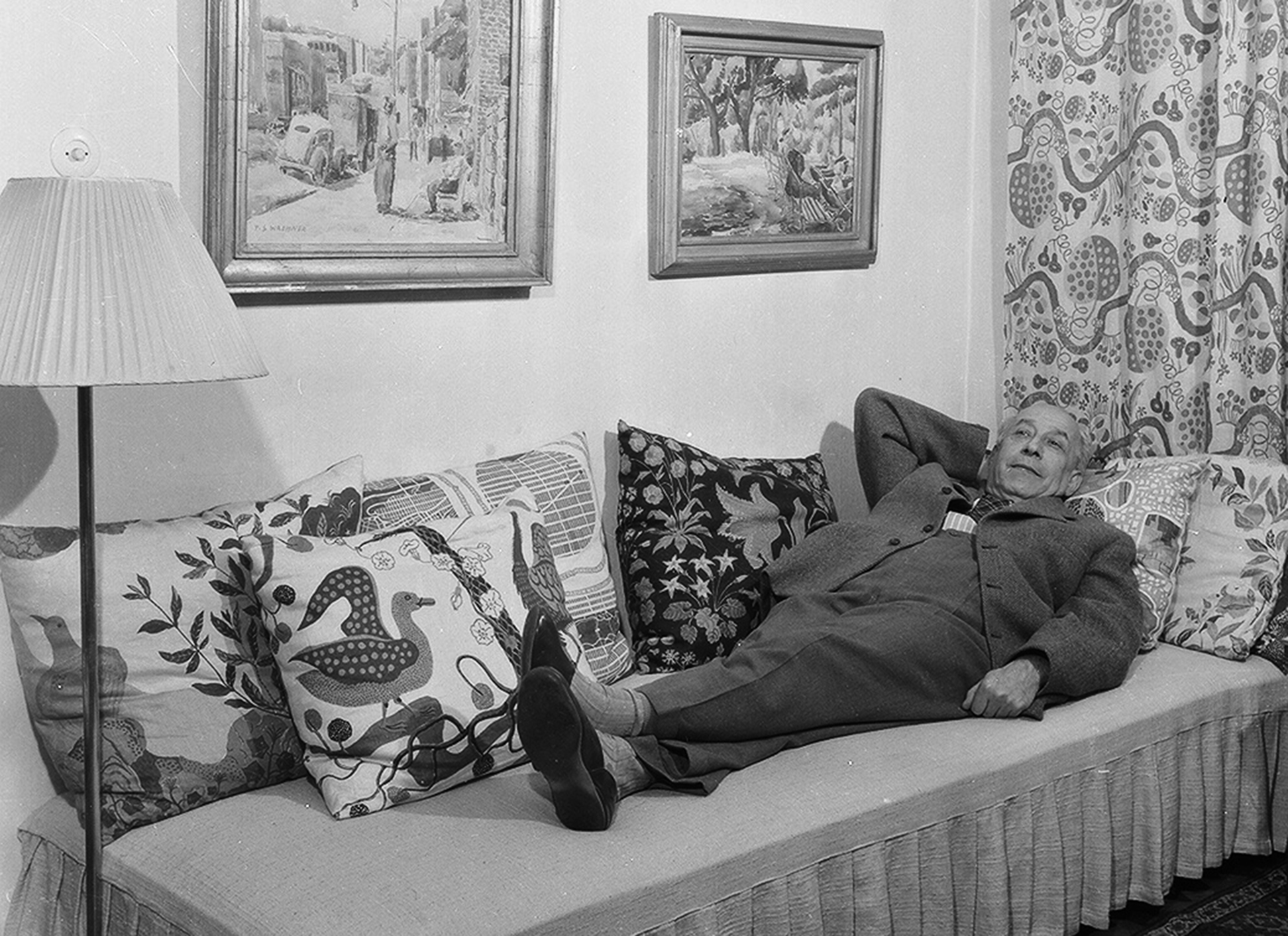 Josef Frank in his home at Rindögatan in Stockholm.
